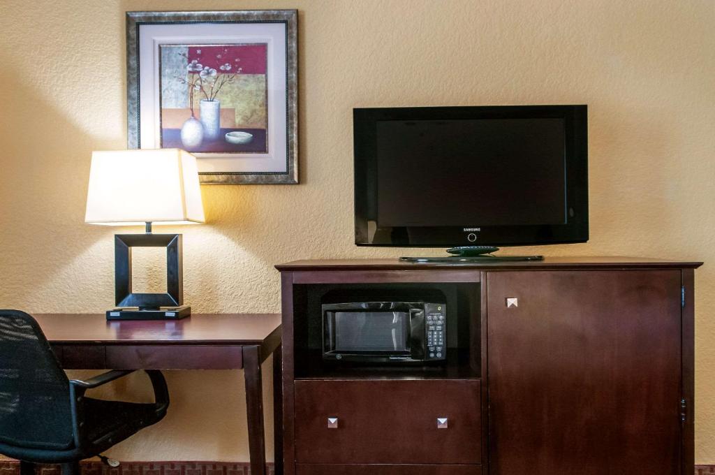 Quality Inn & Suites - image 6