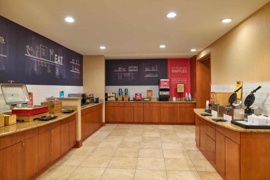 Hampton Inn & Suites Providence / Smithfield - image 5