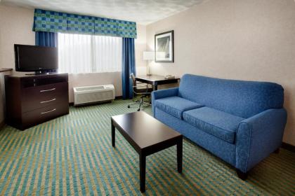 Holiday Inn Express & Suites Smithfield - Providence an IHG Hotel - image 2