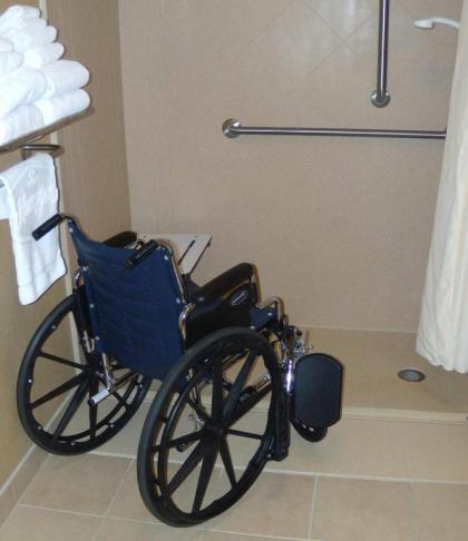 Hampton Inn & Suites Smithfield - image 10