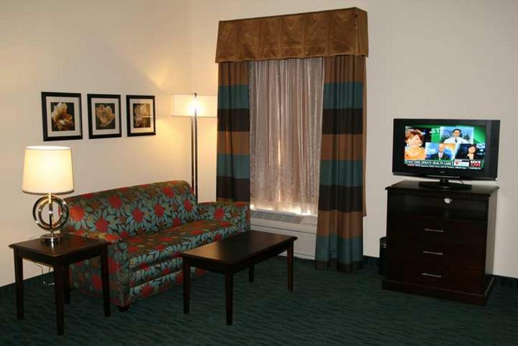 Hampton Inn & Suites Smithfield - image 5