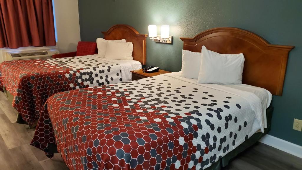 Econo Lodge Inn & Suites Carrollton - Smithfield - main image