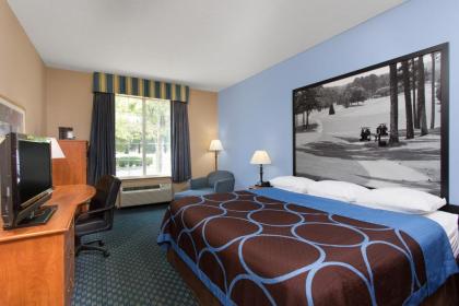 Super 8 by Wyndham Smithfield - image 2