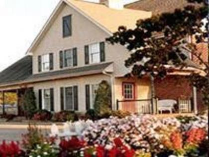 Country Living Inn - image 3