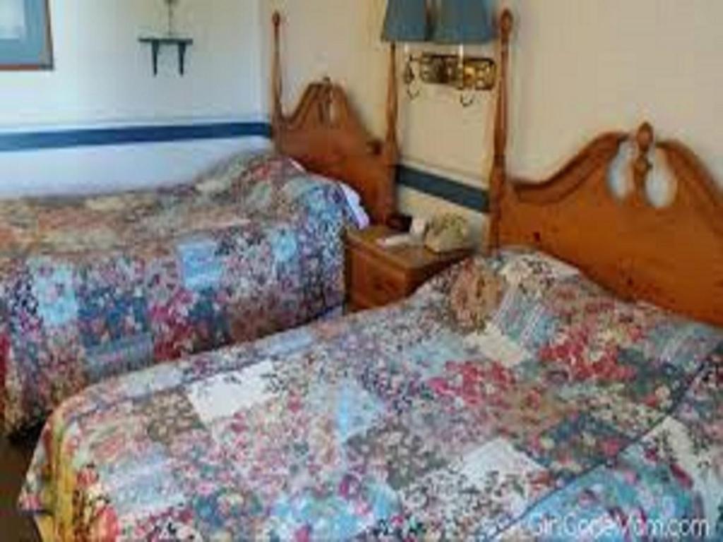 Country Living Inn - image 7