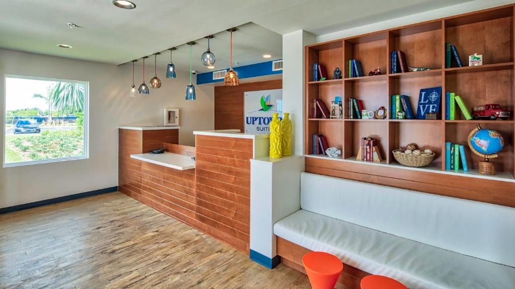 Uptown Suites Extended Stay Nashville/Smyrna - image 3