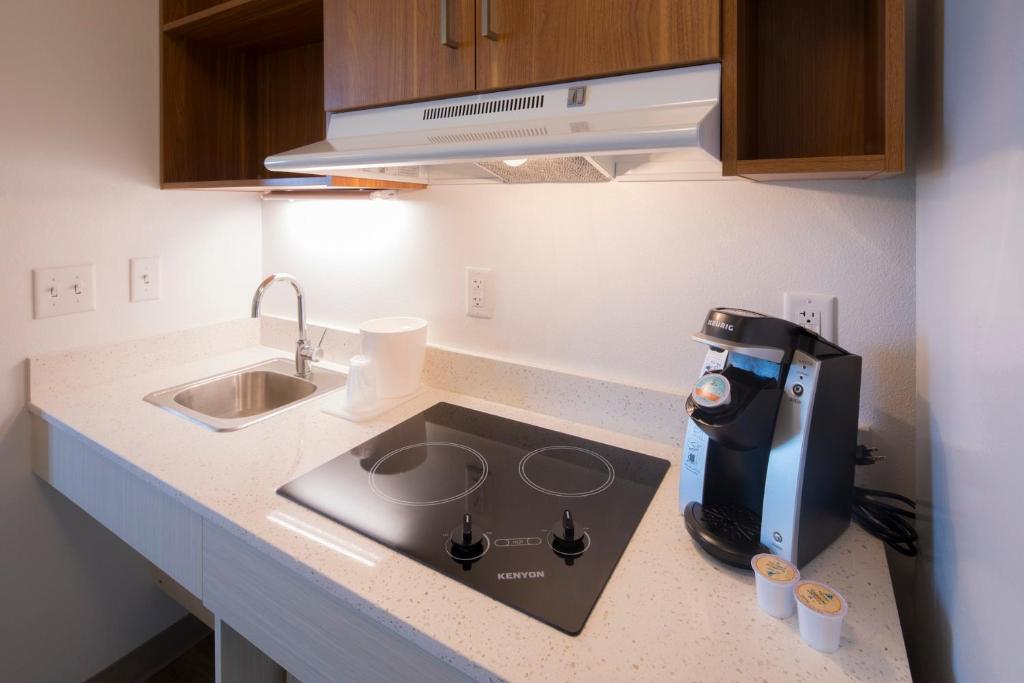 Uptown Suites Extended Stay Nashville/Smyrna - image 5