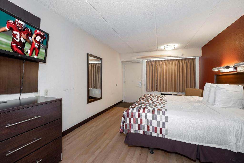 Red Roof Inn Atlanta - Smyrna/Ballpark - image 5