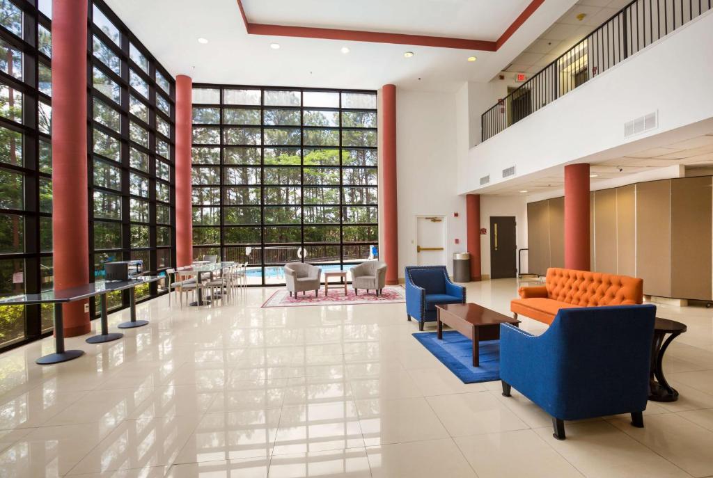 Budgetel Inns & Suites - Atlanta Galleria Stadium - image 5