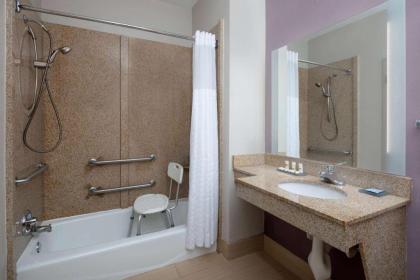 La Quinta by Wyndham Snellville - Stone Mountain - image 13