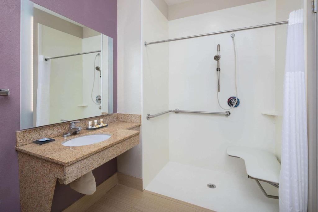 La Quinta by Wyndham Snellville - Stone Mountain - image 4
