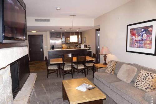 120 Carriage Way #2204 (203154-9418) Condo - main image
