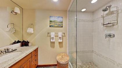Timberline Condominiums 2 Bedroom Unit C1D - image 4