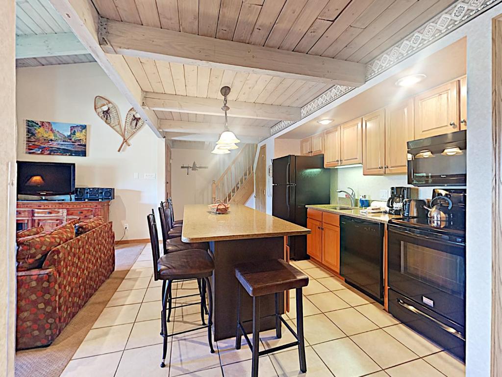 Timberline Condominiums 1 Bedroom Loft Unit D3B - image 5