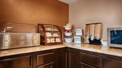 Best Western Snyder Inn - image 13