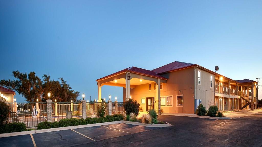 Best Western Snyder Inn - image 2