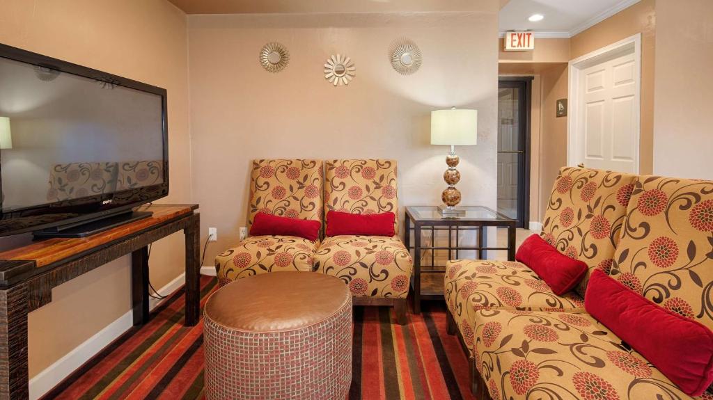 Best Western Snyder Inn - image 7