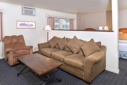 Svendsgaard's Lodge- Americas Best Value Inn & Suites - image 5