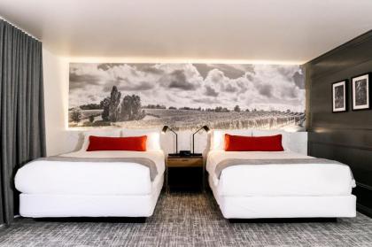 Vinland Hotel and Lounge - image 12