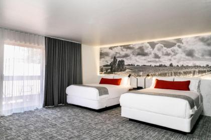 Vinland Hotel and Lounge - image 13