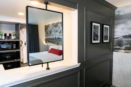 Vinland Hotel and Lounge - image 6