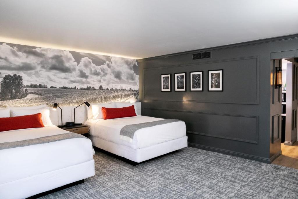 Vinland Hotel and Lounge - image 7
