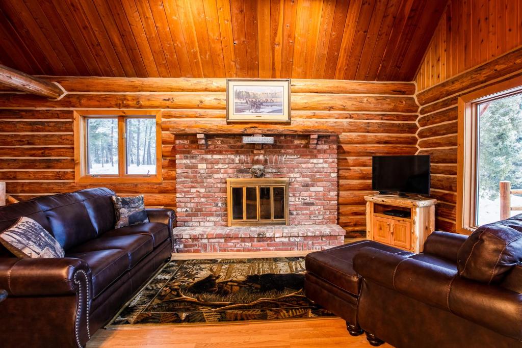 Blacktail Cabin - image 2
