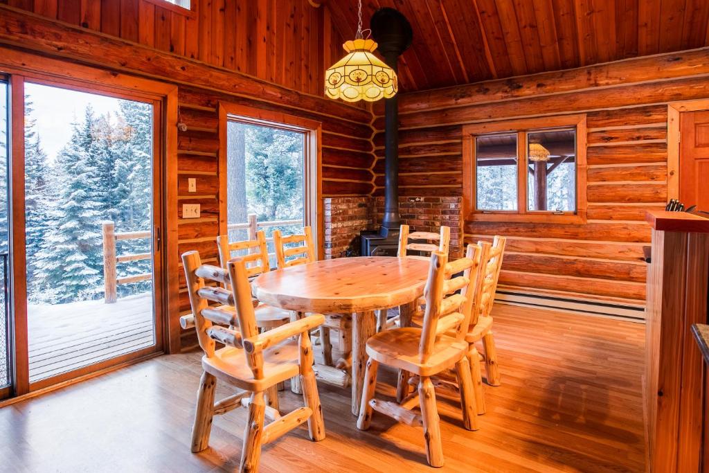 Blacktail Cabin - image 3