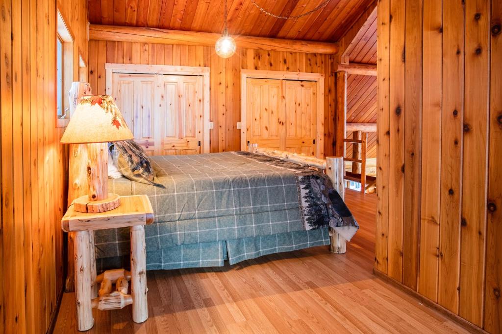 Blacktail Cabin - image 7