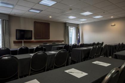 Hampton Inn Somerset - image 12