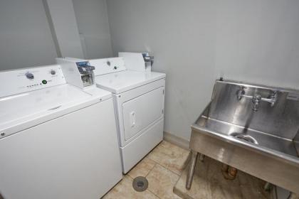 Riverview Inn & Suites - image 11