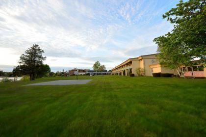 Riverview Inn & Suites - image 6