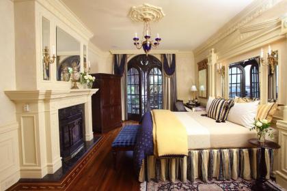 Ledson Hotel  Zina Lounge California