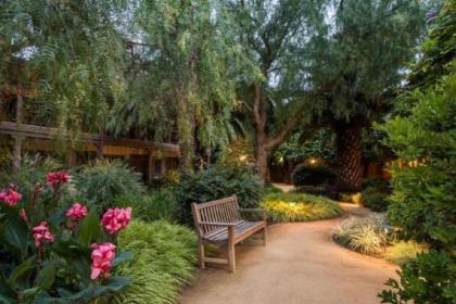 El Pueblo Inn - image 10