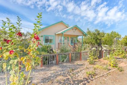 Lush and Warm 2BR House in Sonoma home