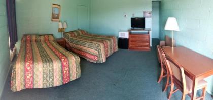 Holiday Host Motel - image 10
