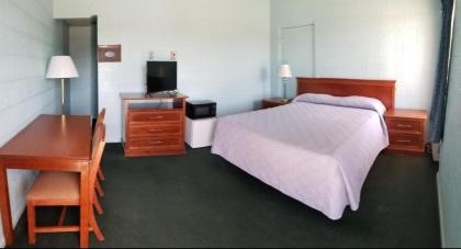 Holiday Host Motel - image 11