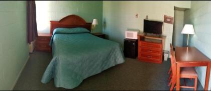 Holiday Host Motel - image 8