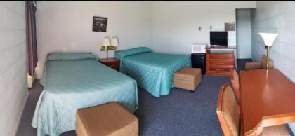 Holiday Host Motel - image 9