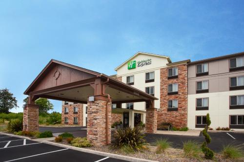 Holiday Inn Express Newport an IHG Hotel - main image