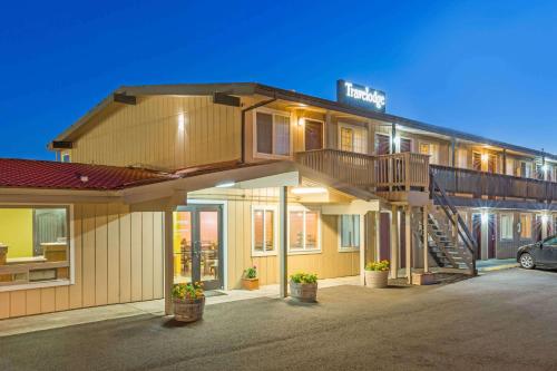 Travelodge by Wyndham Newport - main image