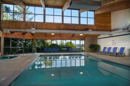 Best Western Plus Agate Beach Inn - image 2