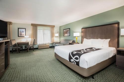 La Quinta by Wyndham Newport - image 3