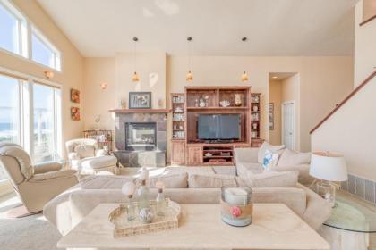 The Ocean Lounge - image 8