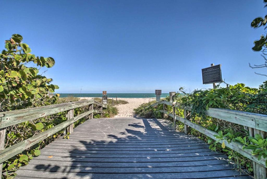 Vero Beach Pet-Friendly Home 1 Mi To Beach! - image 3