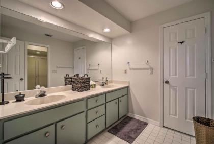 Vero Beach Pet-Friendly Home 1 Mi To Beach! - image 4