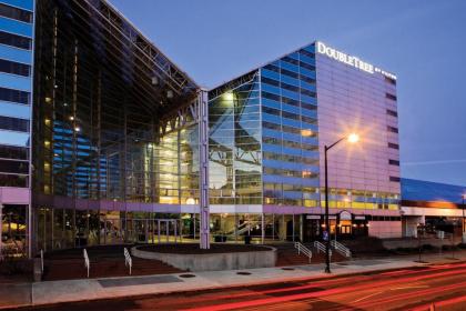 DoubleTree by Hilton Hotel South Bend - image 3