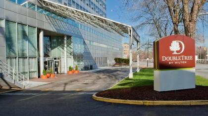 DoubleTree by Hilton Hotel South Bend - image 4