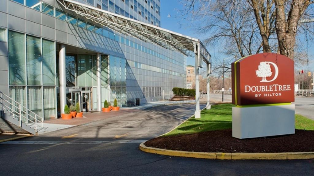 DoubleTree by Hilton Hotel South Bend - image 4