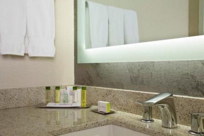DoubleTree by Hilton Hotel South Bend - image 7